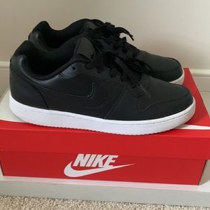 Women’s Nike Ebernon Low Sneakers Sz 10